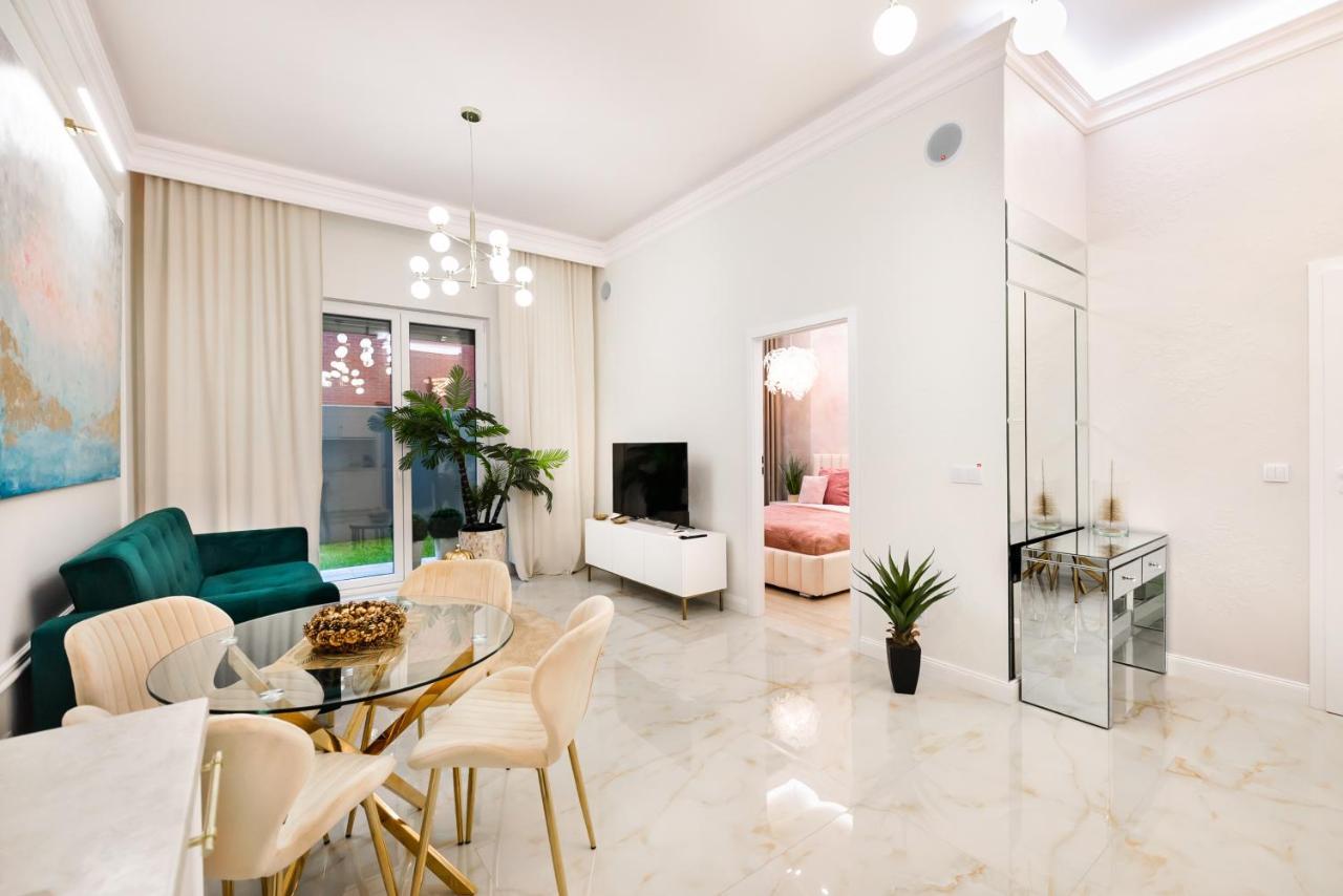 New Praga Ladies' & Gentlemen's Apartment Warsaw